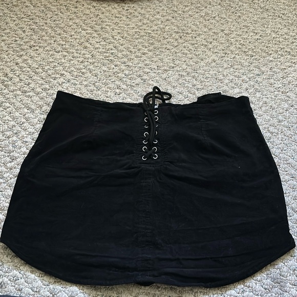 Lace up mini skirt - Picture 1 of 4